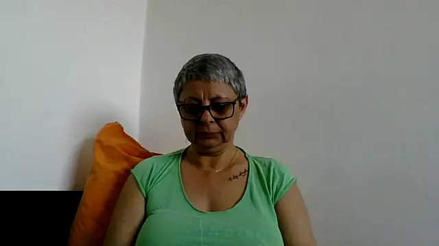 roseblak42 online show from 05-18-26, 09:58