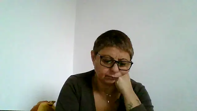 roseblak42 online show from 10-06-25, 01:45