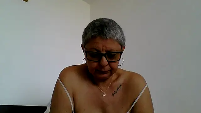 Snapshot of roseblak42 chatting on 07-14-26, 01:39 roseblak42 online show from 07-14-26, 01:39