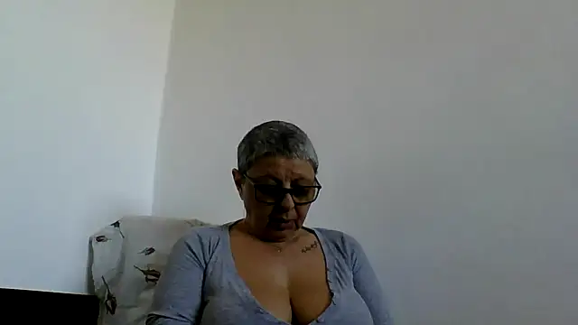 roseblak42 online show from 04-26-26, 02:03