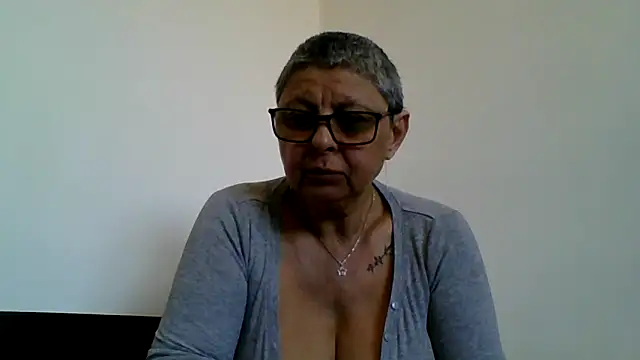 roseblak42 online show from 04-19-26, 04:08