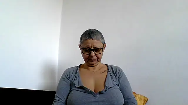 roseblak42 online show from 11-21-25, 09:41