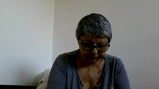 roseblak42 online show from 02-03-26, 12:43