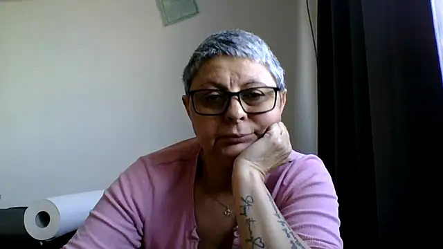 roseblak42 online show from 05-10-26, 03:25