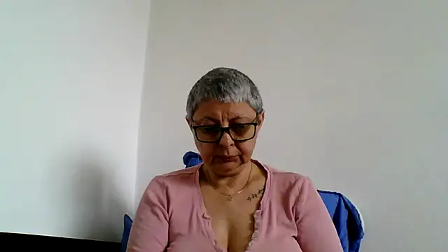 roseblak42 online show from 05-09-26, 08:39