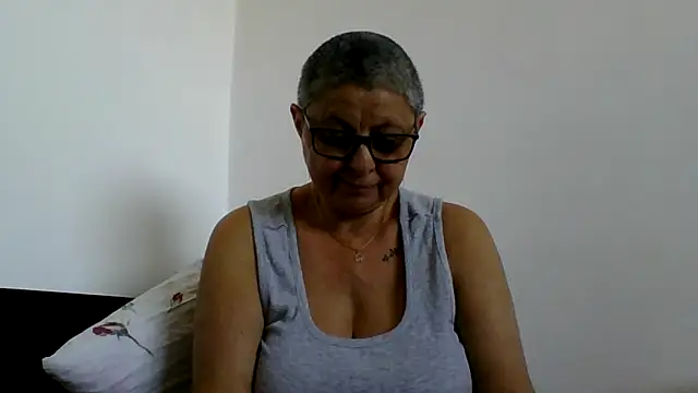 Snapshot of roseblak42 chatting on 06-17-26, 01:54 roseblak42 online show from 06-17-26, 01:54
