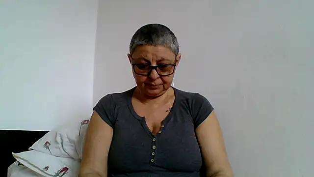 roseblak42 online show from 04-08-26, 10:17