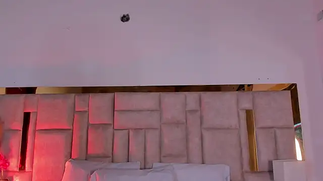 Miss Abigail  online show from 11-05-25, 01:36