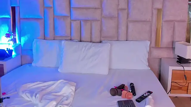 Miss Abigail  online show from 12-05-25, 01:53