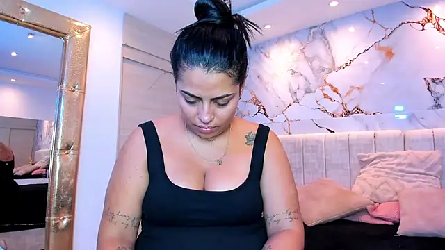 kiana cream online show from 04-13-26, 11:36