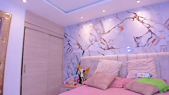 kiana cream online show from 12-22-25, 02:50