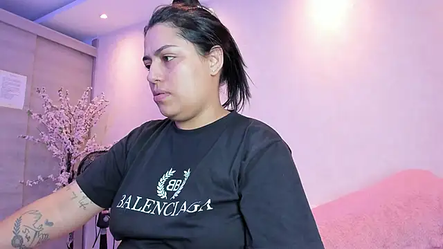 kiana cream online show from 10-11-25, 11:44