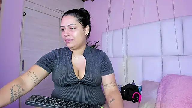 kiana cream online show from 09-27-25, 12:33