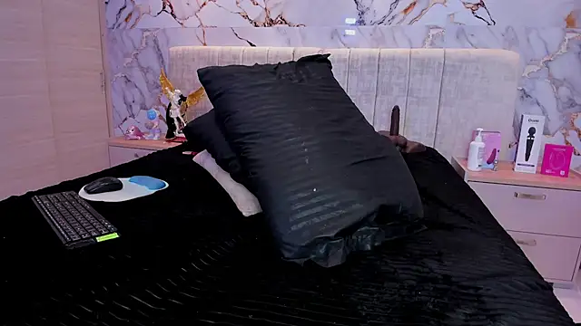 kiana cream online show from 11-08-25, 11:30