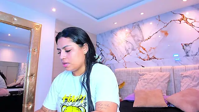 kiana cream online show from 02-18-26, 02:09