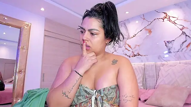 kiana cream online show from 12-18-25, 11:47