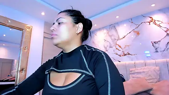 kiana cream online show from 04-10-26, 11:28