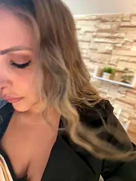  Abril-Office1 online show from 10-31-25, 03:52