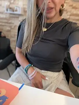  Abril-Office1 online show from 10-15-25, 03:20