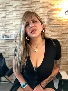  Abril-Office1 online show from 10-21-25, 03:33