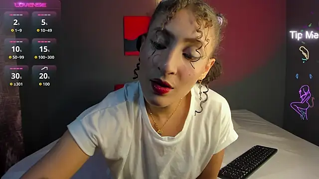 Snapshot of IsabellaSpencer chatting on 09-24-25, 10:16 IsabellaSpencer online show from 09-24-25, 10:16