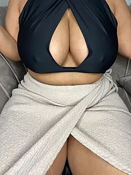 CARAMELGODDESSX23 online show from 09-18-25, 06:27