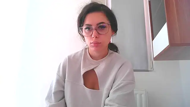 Snapshot of LovelyJulliette chatting on 10-19-25, 12:19 LovelyJulliette online show from 10-19-25, 12:19