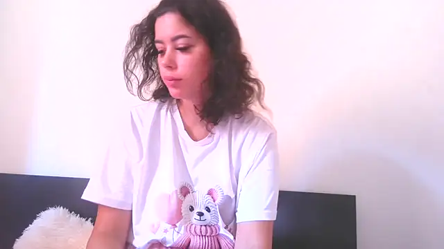 Snapshot of LovelyJulliette chatting on 09-22-25, 10:21 LovelyJulliette online show from 09-22-25, 10:21