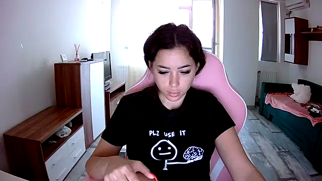 Snapshot of LovelyJulliette chatting on 09-17-25, 12:40 LovelyJulliette online show from 09-17-25, 12:40