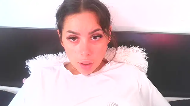 Snapshot of LovelyJulliette chatting on 09-19-25, 01:04 LovelyJulliette online show from 09-19-25, 01:04