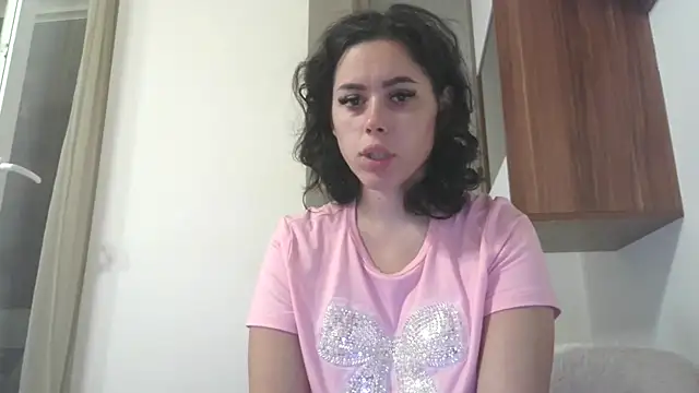 Snapshot of LovelyJulliette chatting on 10-05-25, 04:31 LovelyJulliette online show from 10-05-25, 04:31