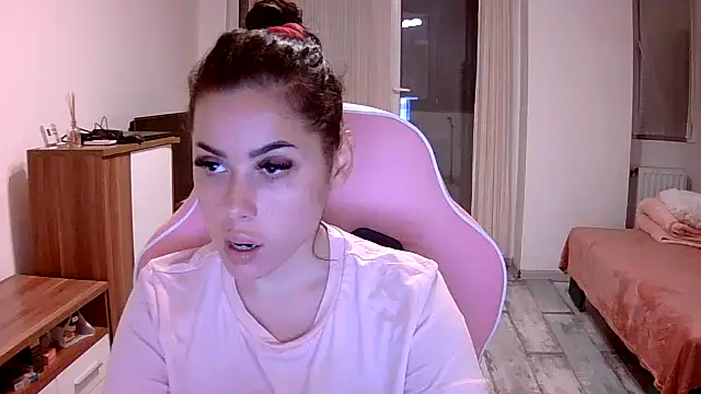 Snapshot of LovelyJulliette chatting on 10-06-25, 05:35 LovelyJulliette online show from 10-06-25, 05:35
