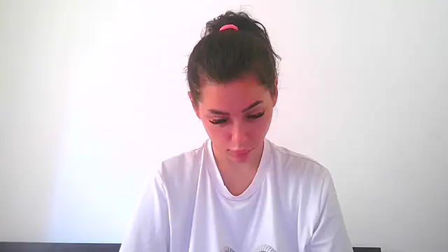 Snapshot of LovelyJulliette chatting on 09-21-25, 01:05 LovelyJulliette online show from 09-21-25, 01:05