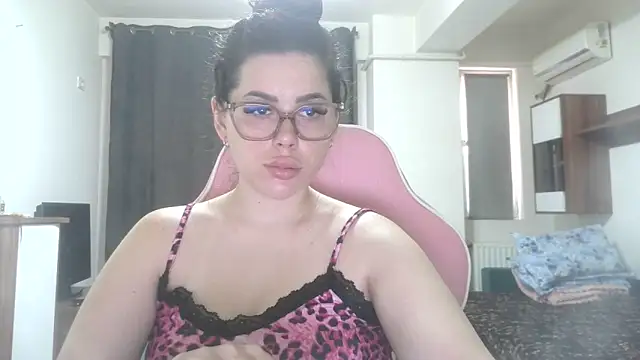 Snapshot of LovelyJulliette chatting on 06-07-26, 11:26 LovelyJulliette online show from 06-07-26, 11:26
