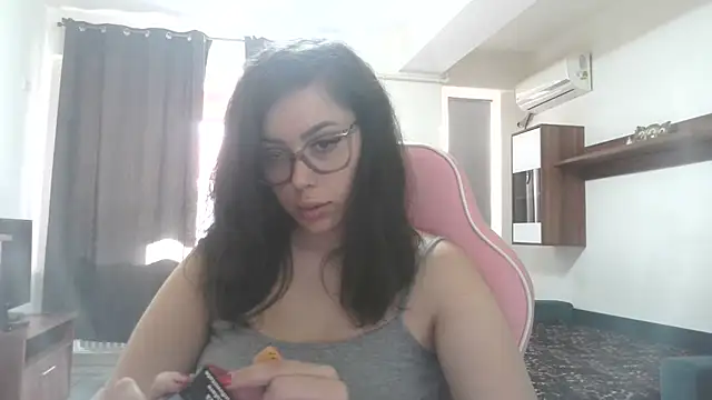 Snapshot of LovelyJulliette chatting on 06-03-26, 02:33 LovelyJulliette online show from 06-03-26, 02:33