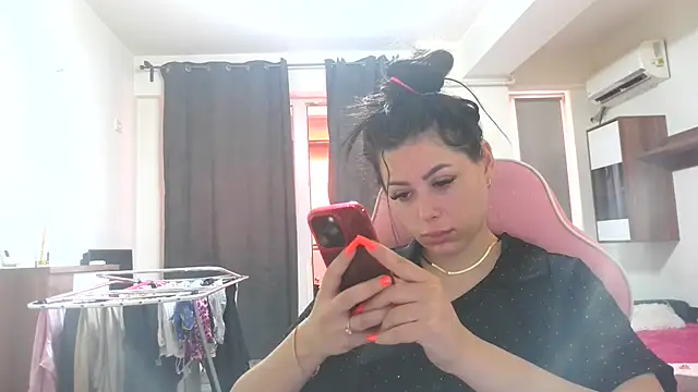 Snapshot of LovelyJulliette chatting on 06-19-26, 12:33 LovelyJulliette online show from 06-19-26, 12:33