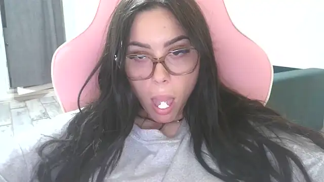 Snapshot of LovelyJulliette chatting on 06-15-26, 11:04 LovelyJulliette online show from 06-15-26, 11:04