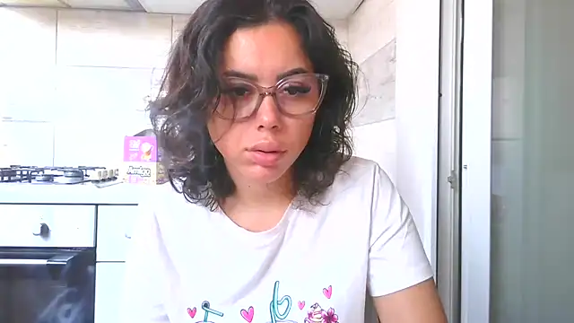 Snapshot of LovelyJulliette chatting on 10-23-25, 10:25 LovelyJulliette online show from 10-23-25, 10:25
