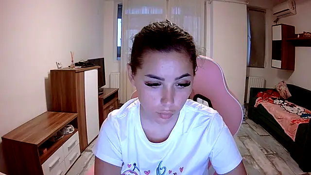 Snapshot of LovelyJulliette chatting on 09-11-25, 04:07 LovelyJulliette online show from 09-11-25, 04:07