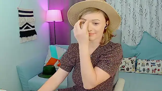 NandiSmile online show from 10-29-25, 04:39