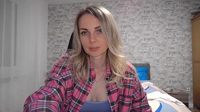 Snapshot of AlissonBia chatting on 09-22-25, 09:32 AlissonBia online show from 09-22-25, 09:32