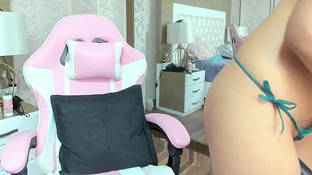 TaraaHot online show from 12-17-25, 02:05