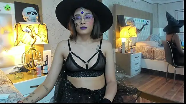 TaraaHot online show from 10-31-25, 03:25