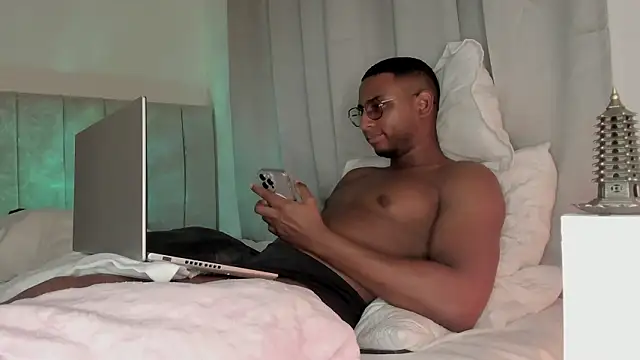 Snapshot of Arwens_bell08 chatting on 02-27-26, 01:17 Arwens bell08 online show from 02-27-26, 01:17