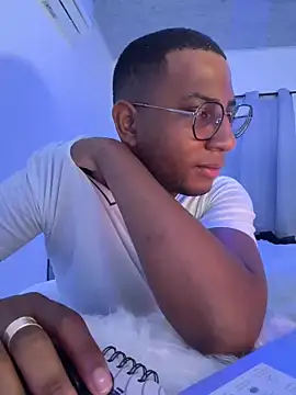 Snapshot of Arwens_bell08 chatting on 03-06-25, 11:31 Arwens bell08 online show from 03-06-25, 11:31