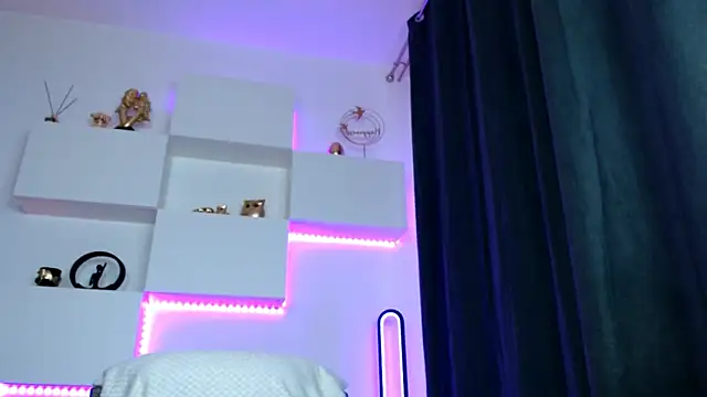 arianatattoos online show from 04-09-26, 05:53