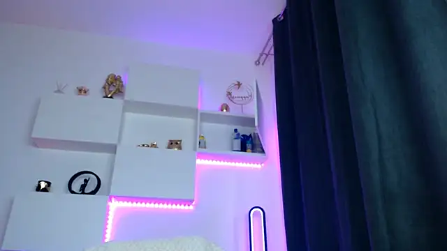 arianatattoos online show from 03-26-26, 06:55