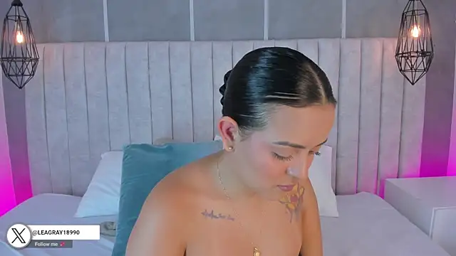 lea gray online show from 11-18-25, 06:44