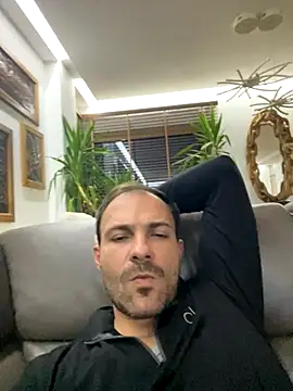 Adventurehotman online show from 10-19-25, 04:32