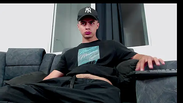 Stiven CL online show from 09-18-25, 03:59